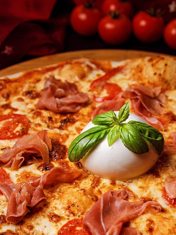 Pizza pečena u ciglenoj peći
